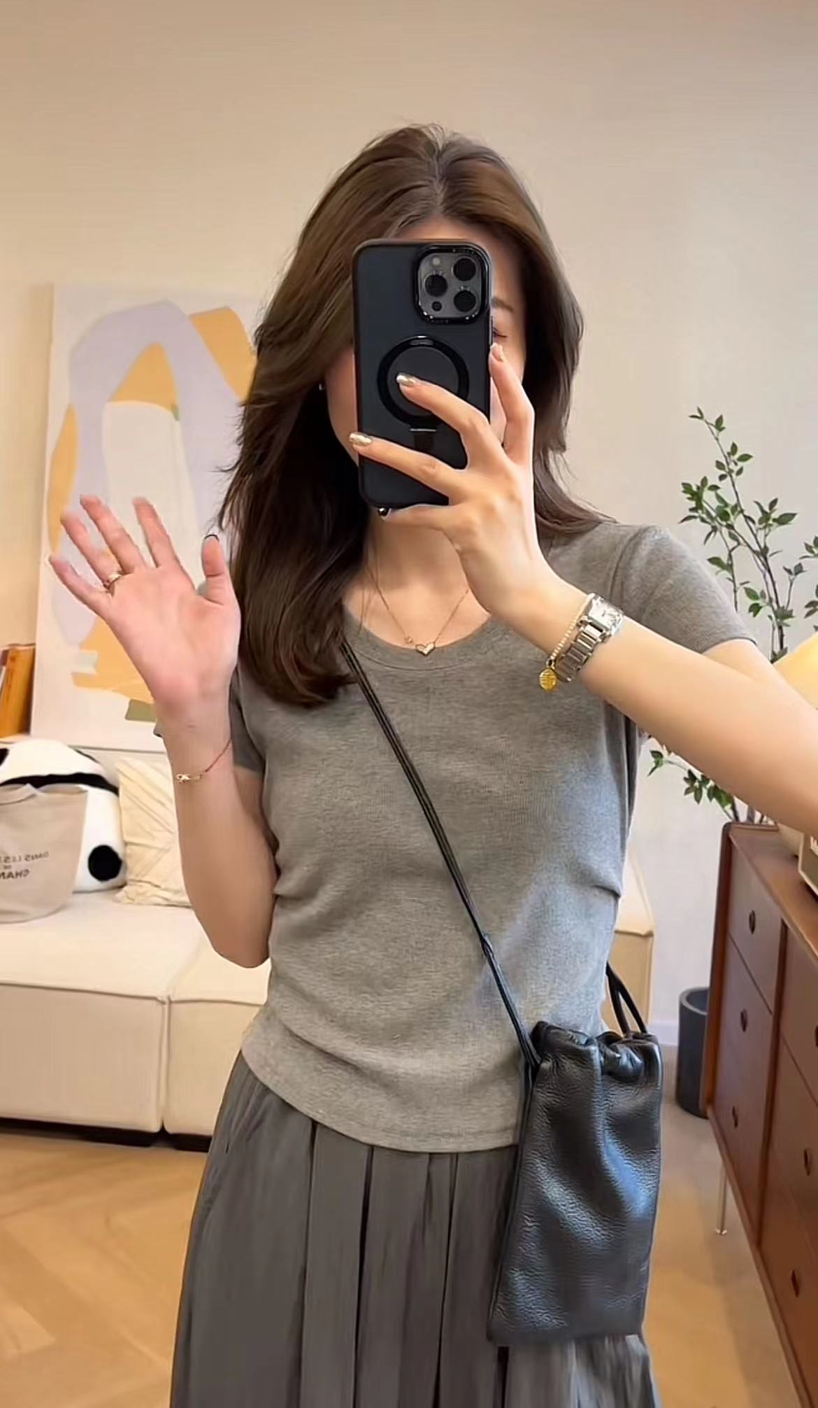 Trending Large Round Neck T-Shirt and Drape Pants Set - Image 2