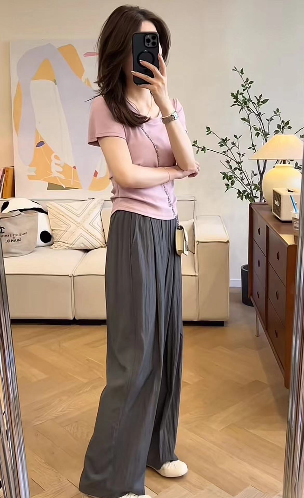Trending Large Round Neck T-Shirt and Drape Pants Set - Image 4