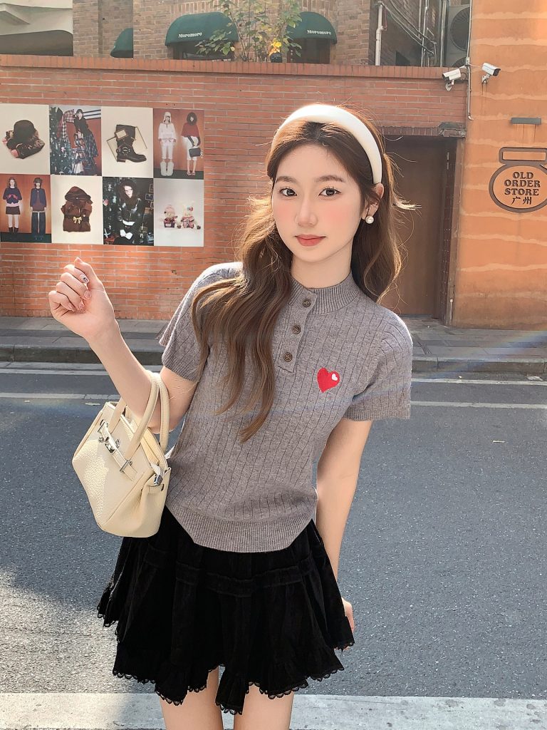 Women's Heart Embroidered Crew Neck Button Short Sleeve Knit Top 2026 New Slim Fit